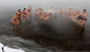 俄3人在零下24℃山中待3天奇迹生还