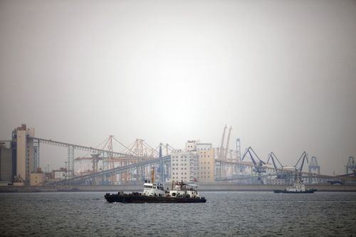 首批145％关税中国货船抵达美国